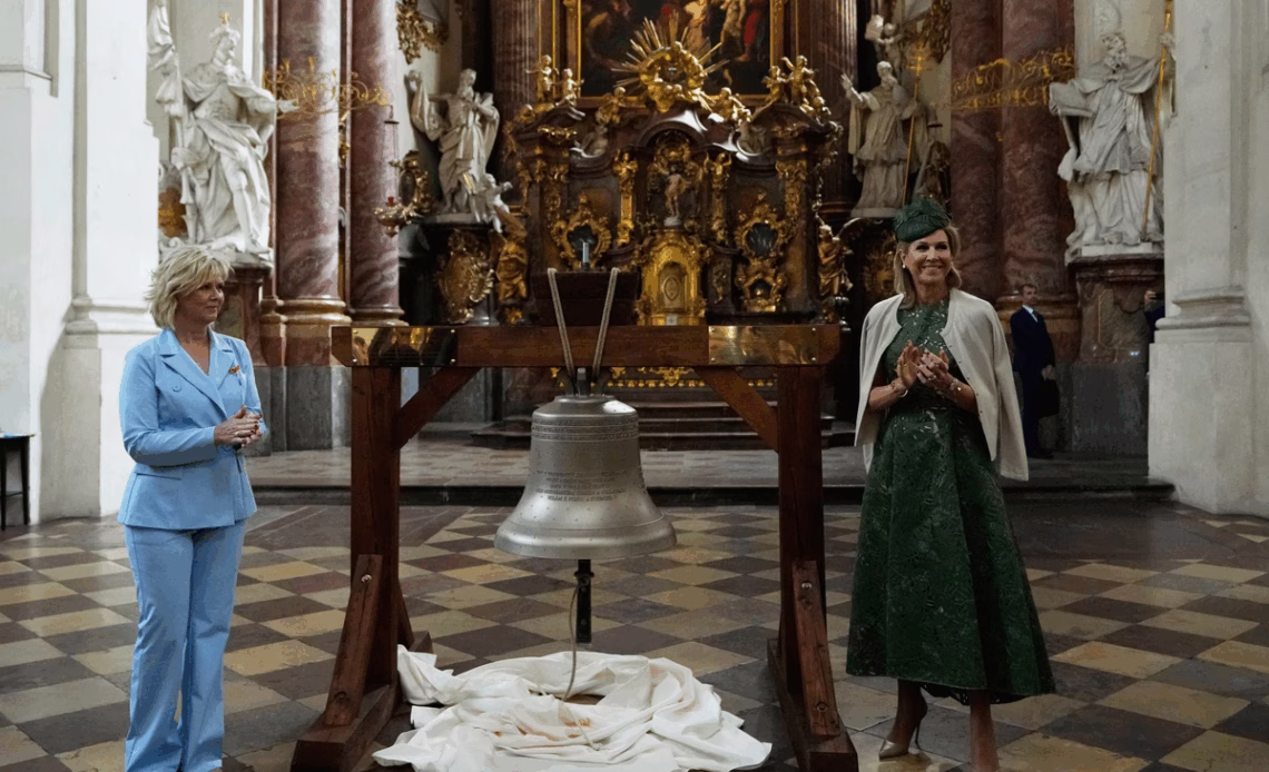 Dutch Queen donates bell made from Russian weapons to Czech church