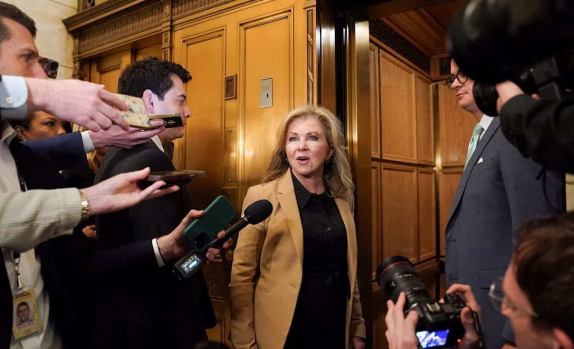 US senators reintroduce bill to open Apple and Google's app stores